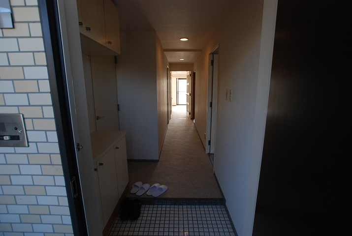 マンション掃部山公園の玄関