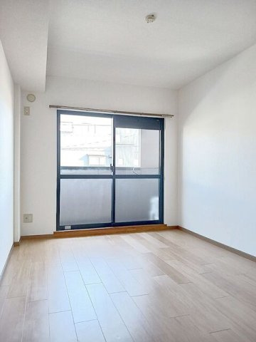 ラフィーネ美術館前の内装