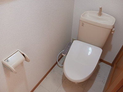 【トイレ】 | クレイン　ファミリアⅡ | 落ち着いた色調のトイレです