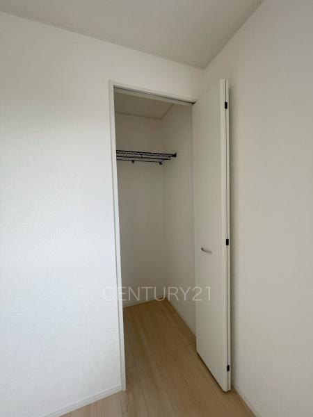 クレイドルガーデン前橋市青柳町第２８　４号棟の収納|ハンガーパイプ付きクローゼットです