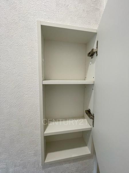 クレイドルガーデン前橋市青柳町第２８　８号棟のトイレ|１階トイレ壁部分に埋め込み収納付き。
ペーパーストックに便利です。