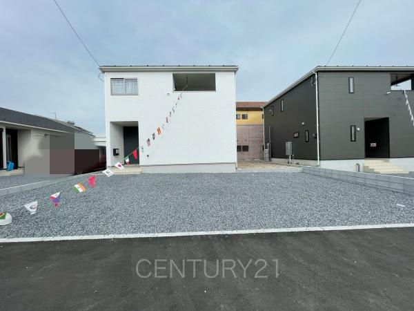 クレイドルガーデン前橋市青柳町第２８　８号棟の前面道路含む現地写真|並列駐車可能な駐車場
