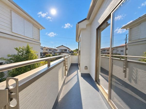 横浜市保土ケ谷区境木本町の新築一戸建のバルコニー|陽当り良好のバルコニー！
風通しもよく気持ちいいです