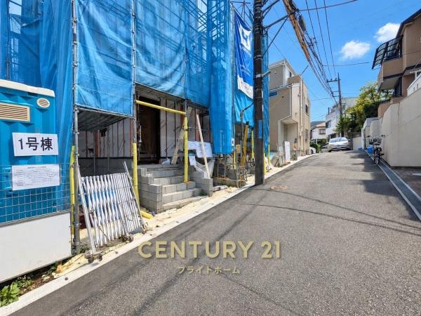 川崎市中原区井田３丁目の新築一戸建の前面道路含む現地写真|周辺は落ち着いた街並みになります。
子育てにはぴったりの住環境♪