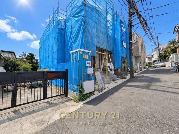 川崎市中原区井田３丁目の新築一戸建の前面道路含む現地写真|陽当りの良さが伝わります。
是非一度、現地へ起こしください。

