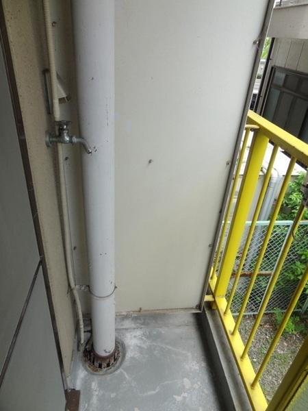 山下マンションのバルコニー|★洗濯機はここに置けます★
