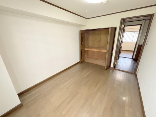 貴和ビルの洋室