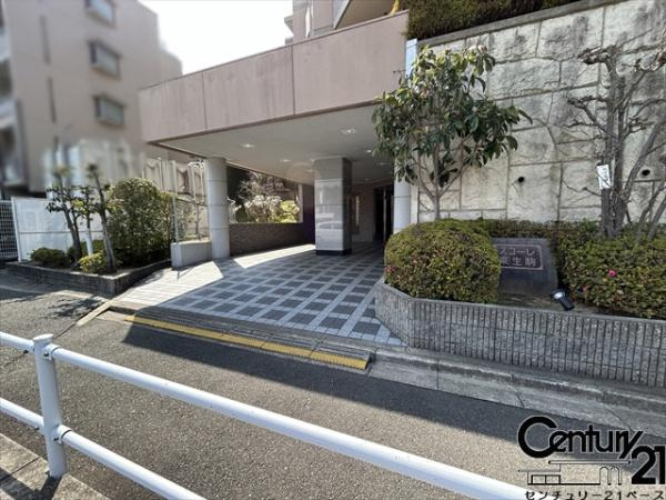 スコーレ東生駒のその他|■現地撮影写真■こちらはマンション出入口です！