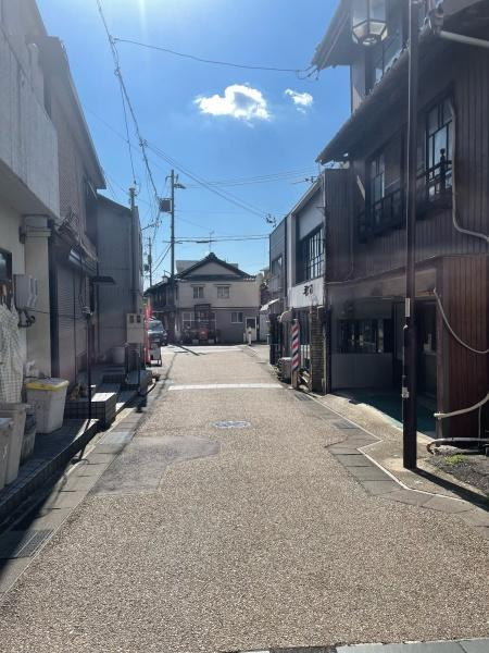 瀬戸市朝日町・中古戸建の前面道路含む現地写真|前面道路です。
