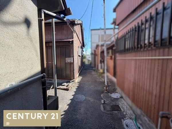 和歌山市和歌浦中2丁目　中古戸建の前面道路含む現地写真