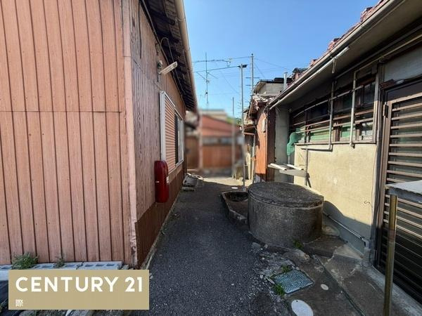 和歌山市和歌浦中2丁目　中古戸建の前面道路含む現地写真