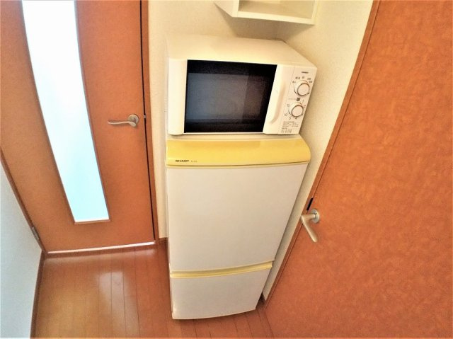 レオパレスイーストのその他|レンジと冷蔵庫