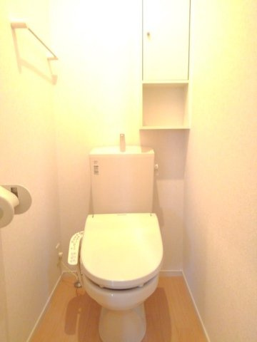 富山市手屋３丁目のアパートのトイレ