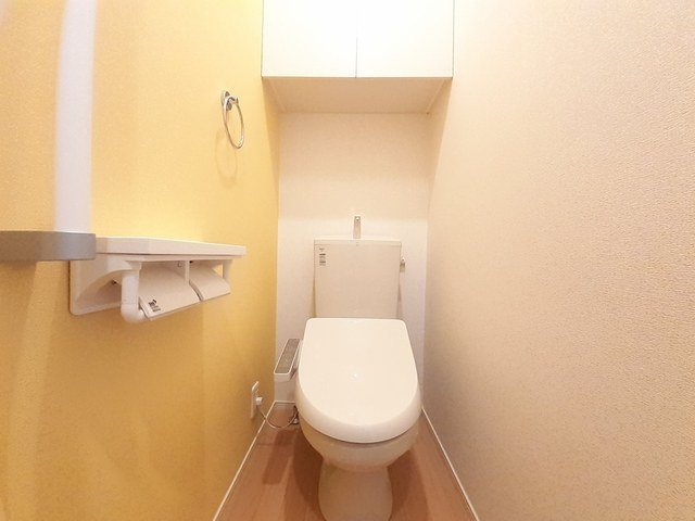 富山市豊若町３丁目のアパートのトイレ