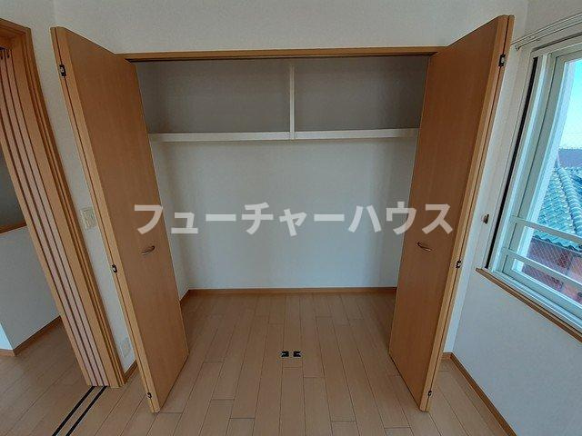 エストレーノ見川１００の収納