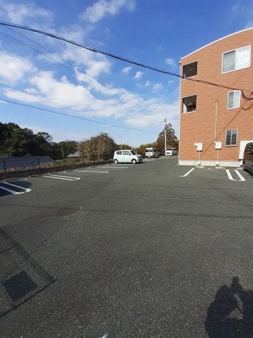 アニューダビデの駐車場