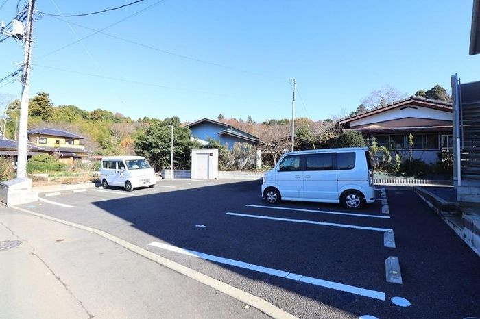 カーサＲ・Ｔ　Ｃの駐車場|車をお持ちの方に嬉しい駐車場付きの物件です