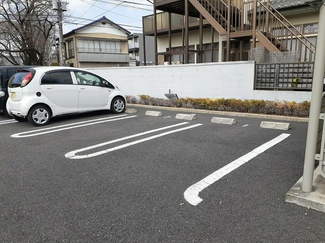 エスカーザの駐車場