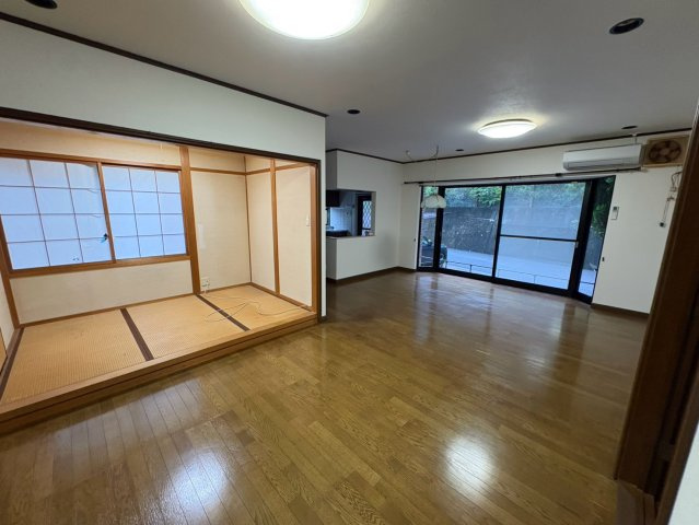 中古戸建　岐阜市日野東7丁目　平成4年築の居間・リビング
