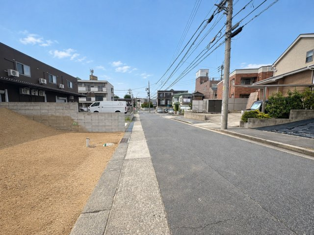 【前面道路含む現地写真】の画像