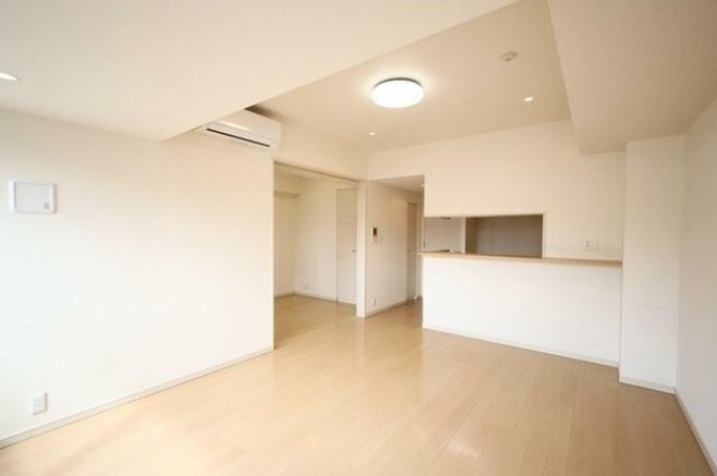 新宿区四谷坂町の賃貸マンションの居間・リビング