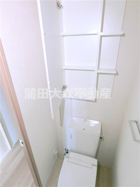フレンシア蒲田のトイレ|棚収納と温水洗浄便座付きトイレ