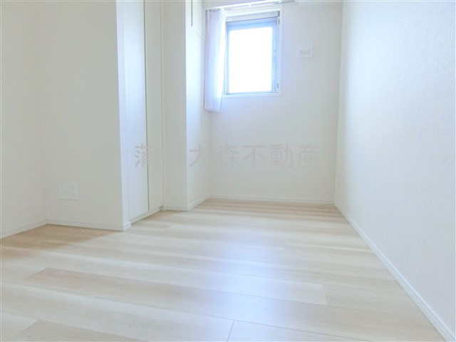 フレンシア蒲田の内装|3.7帖のサービスルーム　エアコン付！