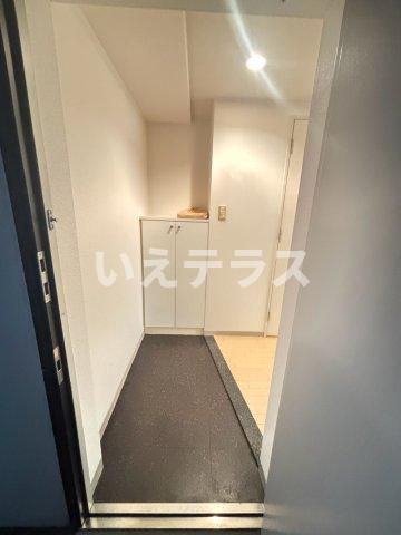ロイスグラン神戸下沢通の玄関