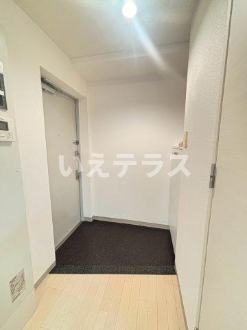 ロイスグラン神戸下沢通の玄関