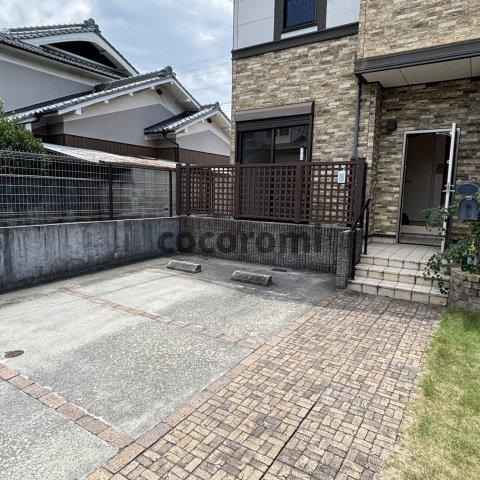 村野本町テラスの駐車場