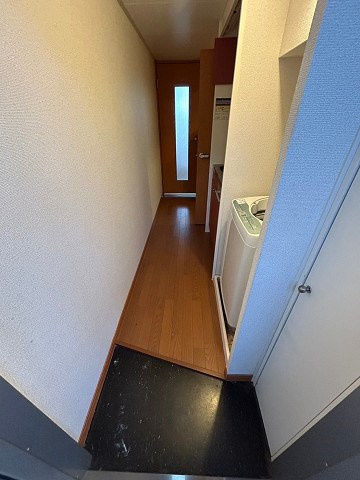 レオパレスYANAの玄関