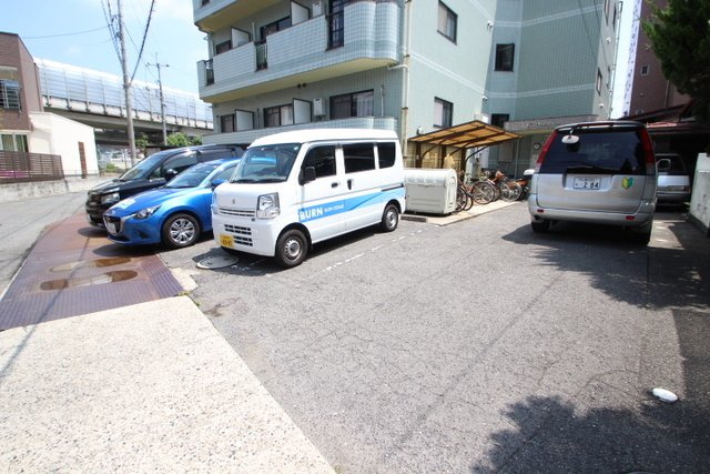 第１７やたがいビルの駐車場
