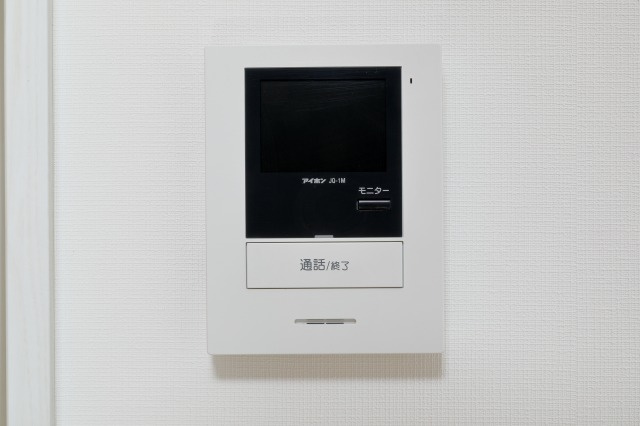 アルチザンの設備|来客を確認できて安心なTVモニター付きインターホン