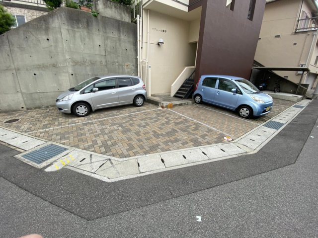 セジュール舞子の駐車場