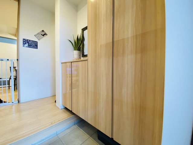 清須市廻間３丁目（新清洲駅）２階建　４LDKの玄関|玄関収納