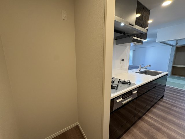 プレサンスロジェ西崎レーヴタワーのキッチン