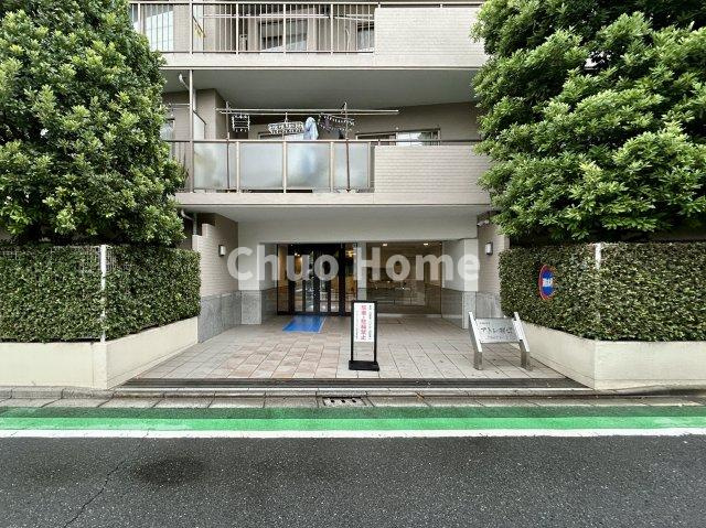 サンマンションアトレ堀切のエントランス|【エントランス】マンションのエントランスは、その物件の印象を決める、顔とも言える場所です。毎日通る場所ですからきれいなのが一番です。
