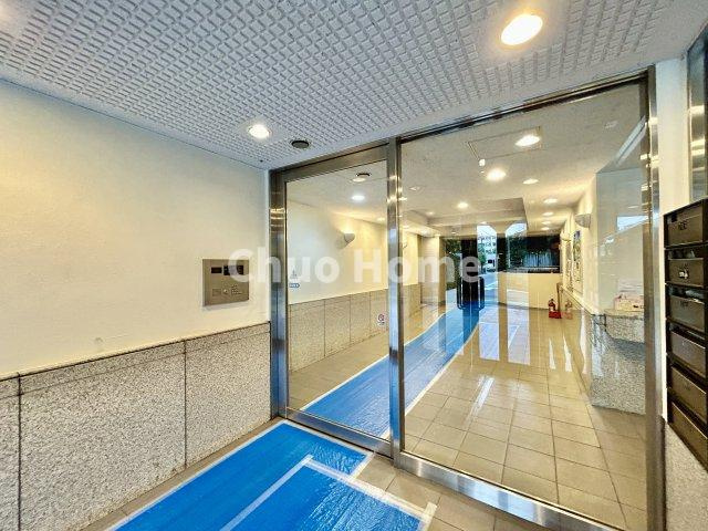 サンマンションアトレ堀切の防犯設備|【オートロック】オートロックシステムでセキュリティ充実。当たり前ですが、安全で安心して暮らすのって大事ですよね。お探しのご条件でオートロック付きの物件を探す方も多いですがやはりセキュリティは大事です。