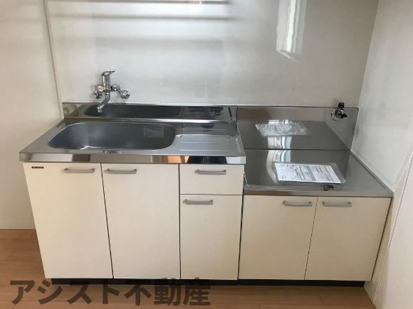 第2コーポラス枝国のキッチン|コンパクトなキッチンで掃除もラクラク