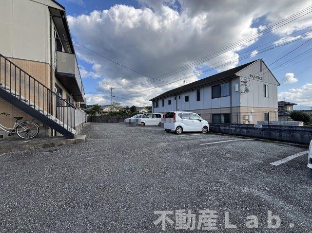 サンビレッジ七番館の駐車場