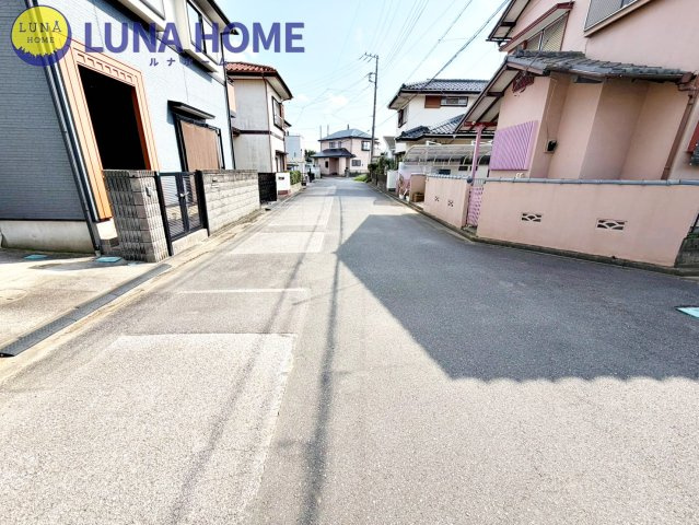 龍ケ崎市小通幸谷町1期　新築戸建の前面道路含む現地写真