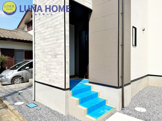 龍ケ崎市小通幸谷町1期　新築戸建の玄関
