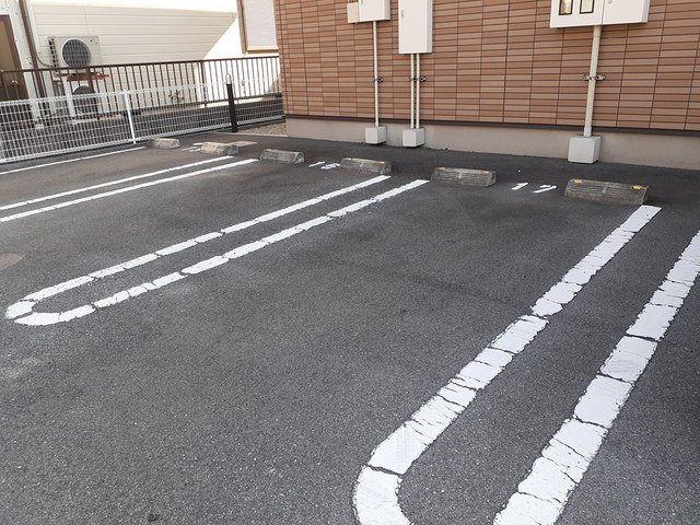 メゾン　ジェルメⅡの駐車場