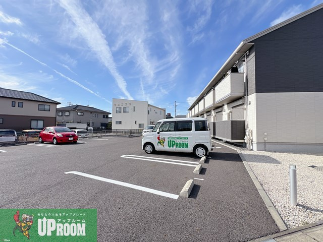 ティアラ・Ｔの駐車場