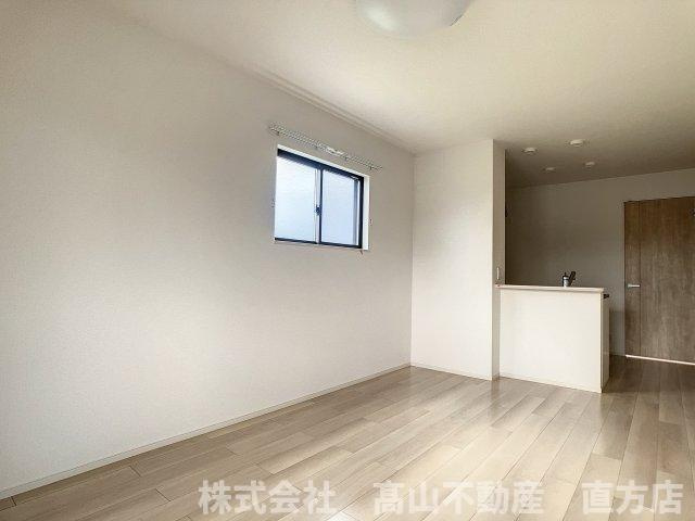 直方市大字感田のアパートの居間・リビング