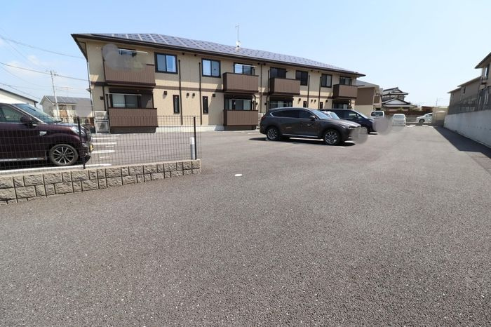 Herencia(エレンシア)の駐車場