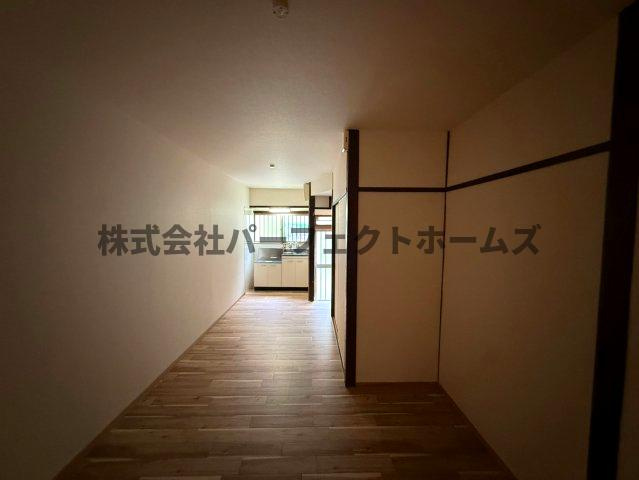 日新町テラスハウスの居間・リビング|ゆったり過ごせるリビングです