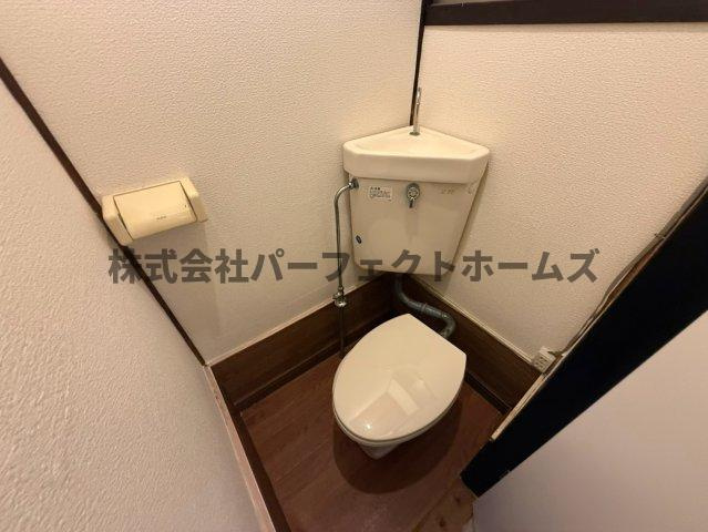 日新町テラスハウスのトイレ|シンプルで使いやすいトイレです