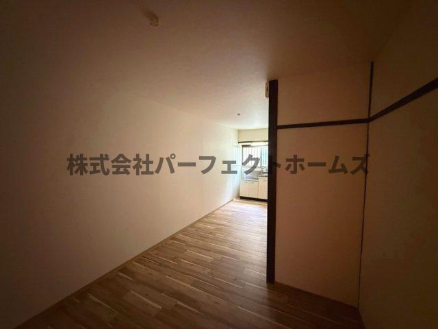 日新町テラスハウスの居間・リビング|ゆったりとしたリビングです