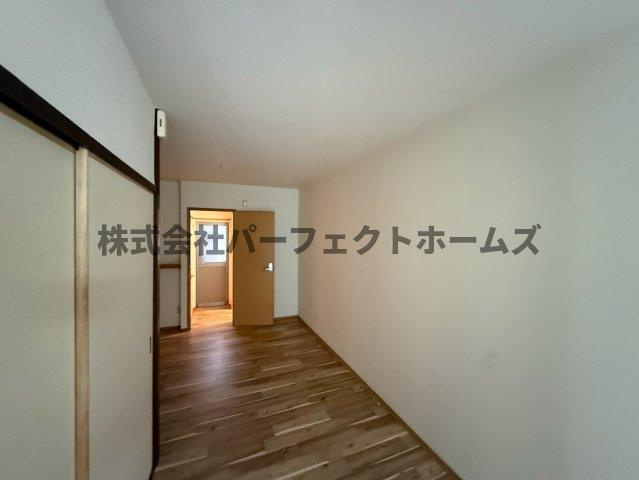 日新町テラスハウスの居間・リビング|使いやすい居間です
